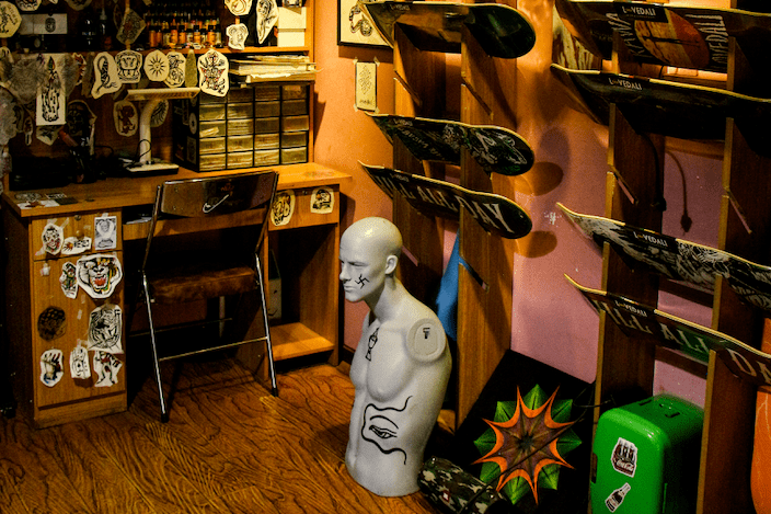 推荐理由:「teba 在木如寺后面的纹身工作室和滑板店,在店里会售卖