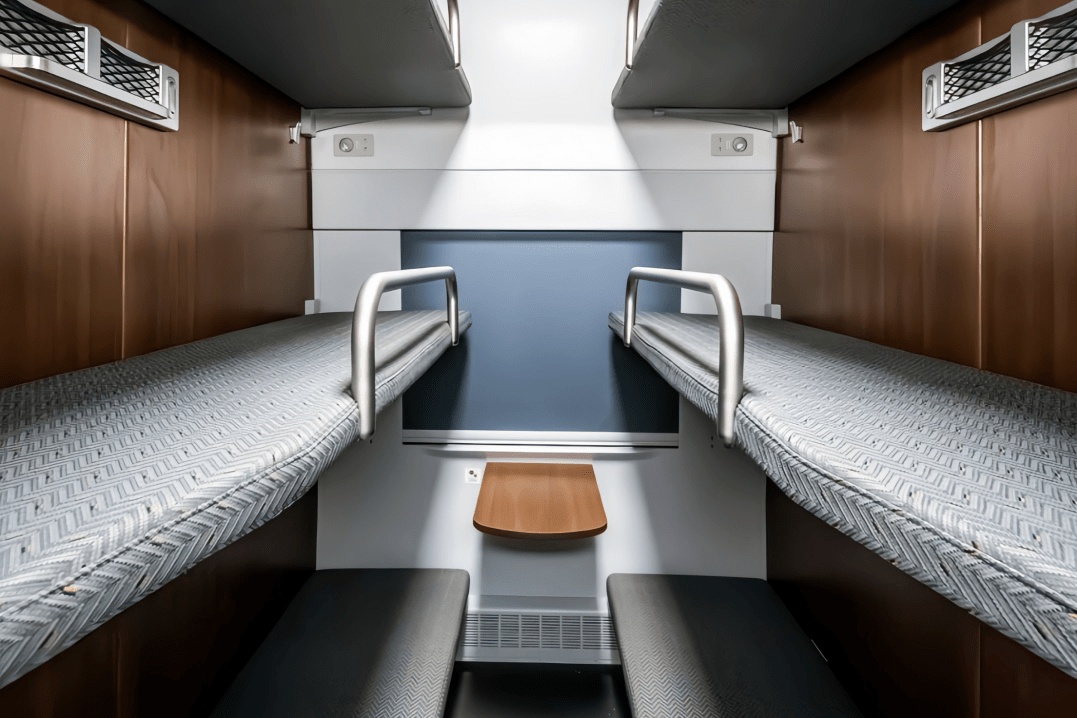 取消一等座车,新增13节卧车!