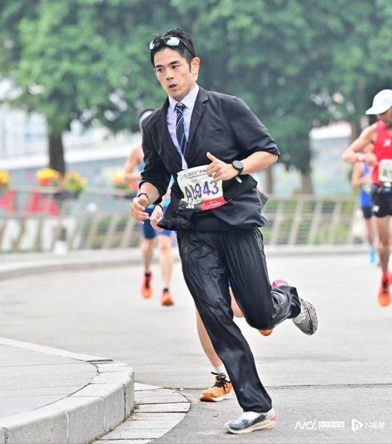 "日本跑者濑户温夫的广马初体验:跑崩了也很开心_广州_工作_马拉松