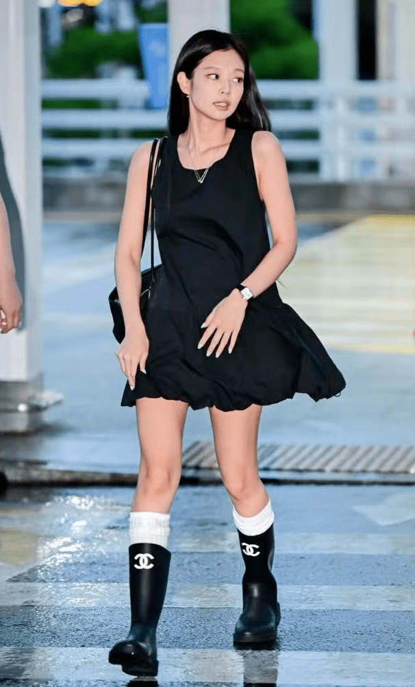 永远不会让人失望的"幂式穿搭",在堆堆袜卷土重来之前,杨幂就已经开始