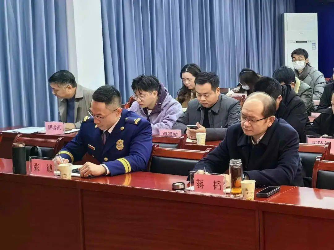 东宝区党组成员,副区长蒋韬强调三点意见:一是强化底线思维,增强消防