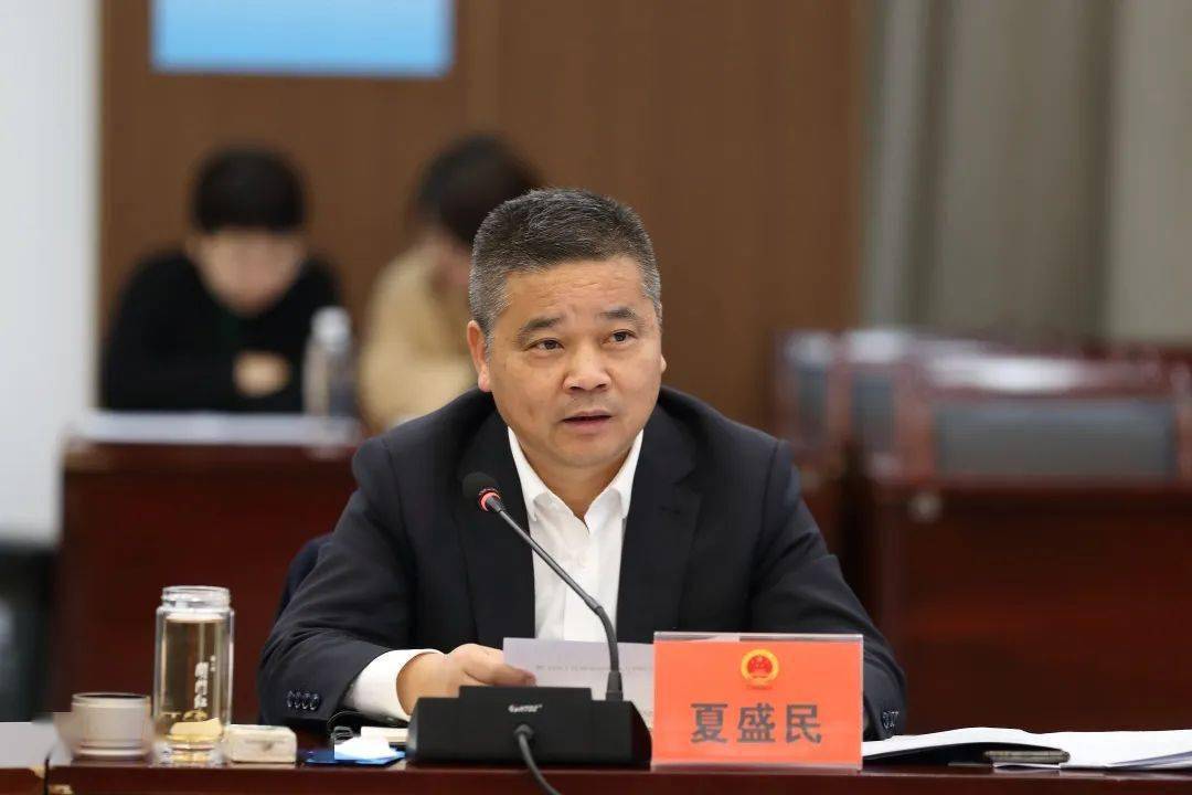 县委书记夏盛民对市人大代表江山中心组的到来表示欢迎,并汇报了开化