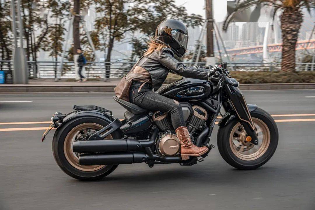 工业美学的极致演绎——奔达拿破仑450巡航测评