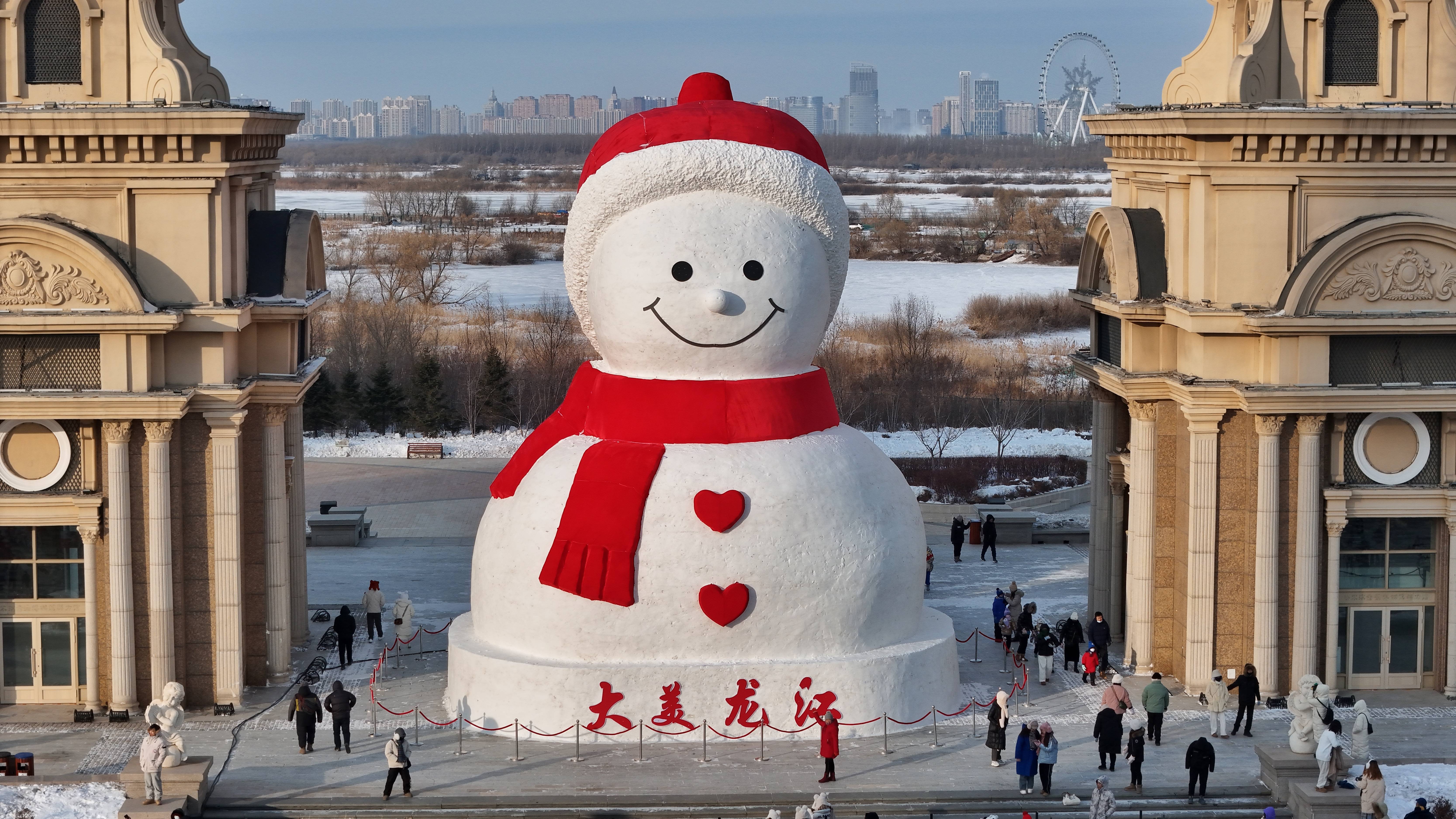 网红大雪人揭幕