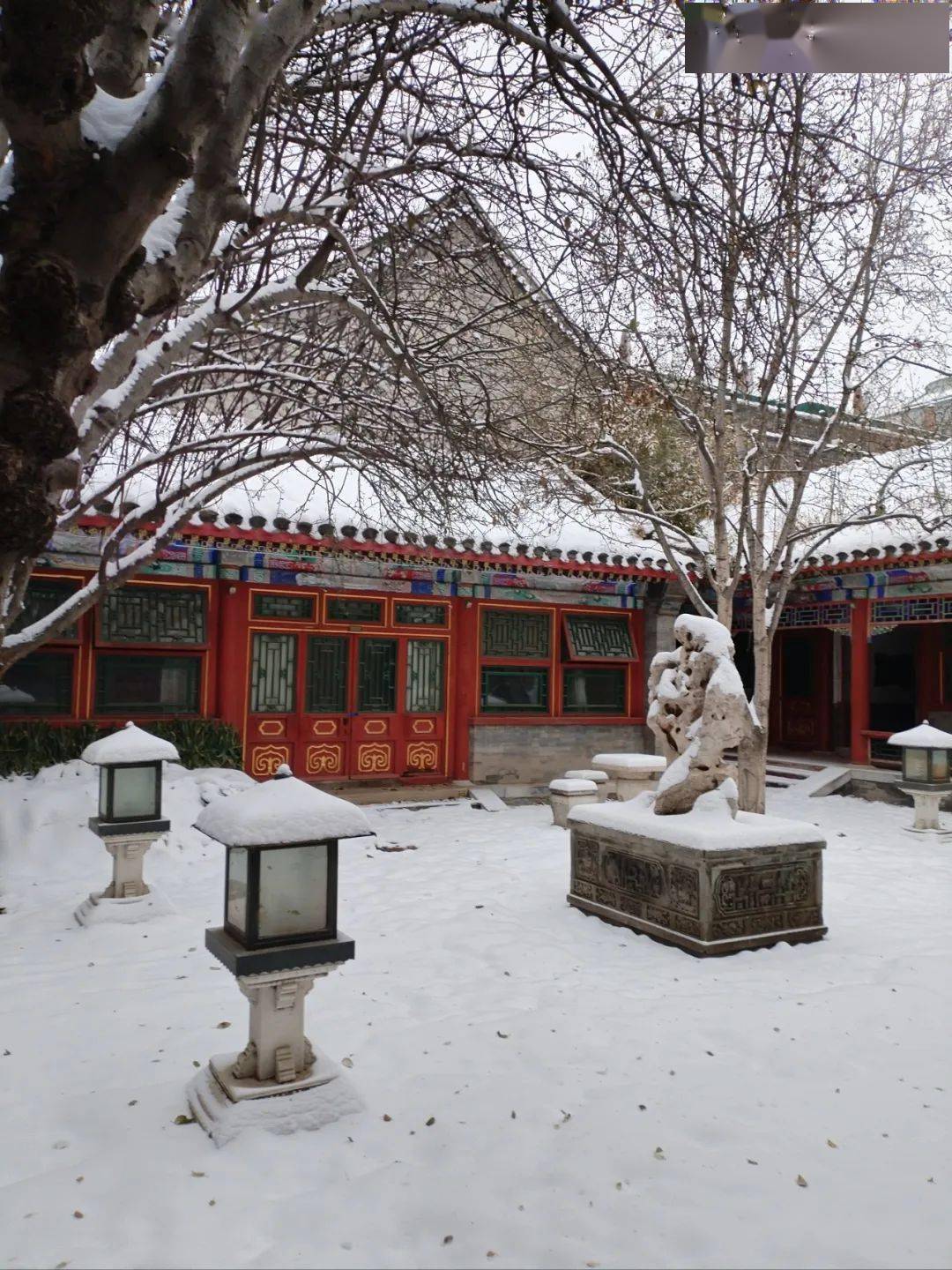 京城雪中胡同四合院