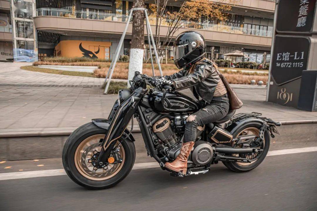 工业美学的极致演绎——奔达拿破仑450巡航测评