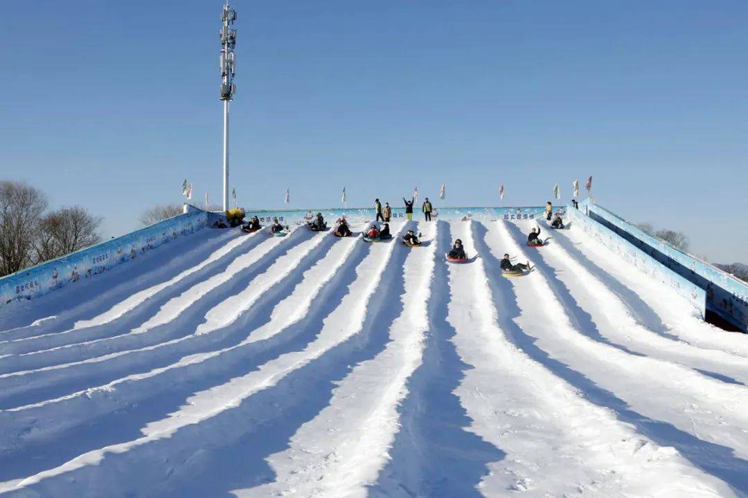 雪场滑道图片