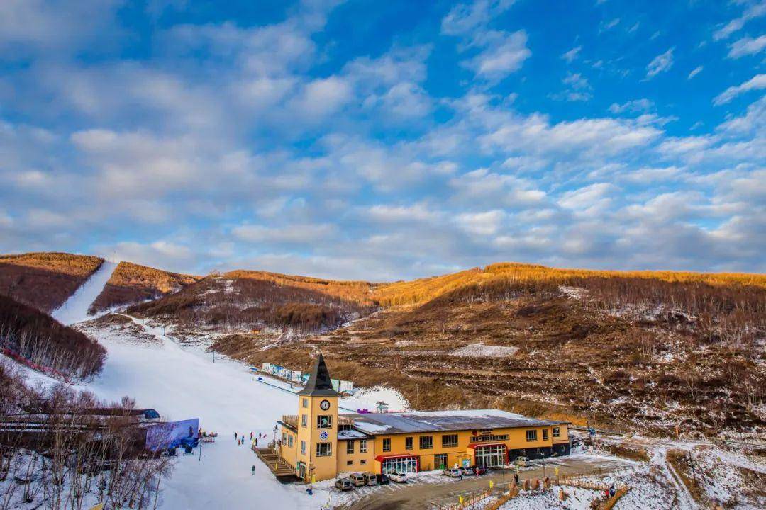 美地是源自意大利的滑雪品牌,坐落于风景优美的冬奥主场张家口崇礼区
