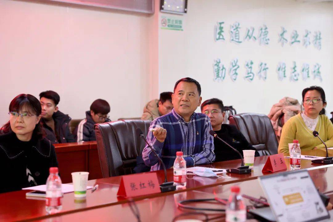 会议邀请到山东大学齐鲁医院李玉教授,武城县人民医院张红梅教授,平原