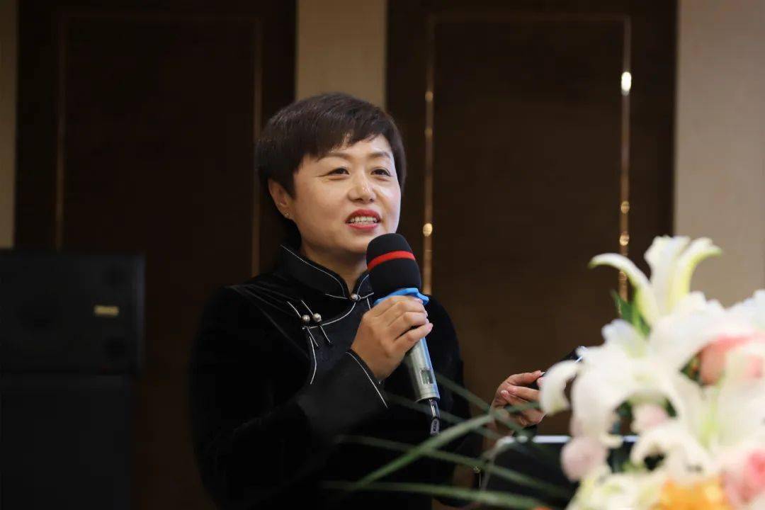 陈娜仁内蒙古呼和浩特市第三十中学附属幼儿园党支部书记,园长,高级