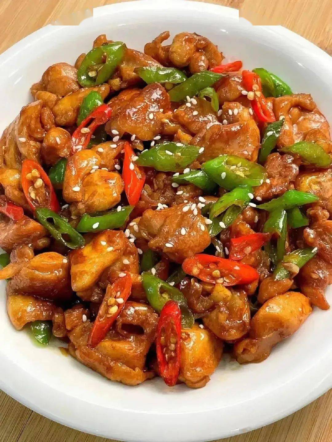 肉餃子10元/碗米線8元/碗,肉夾饃5元/份菜拌麵,酸湯麵10元/碗午餐晚餐