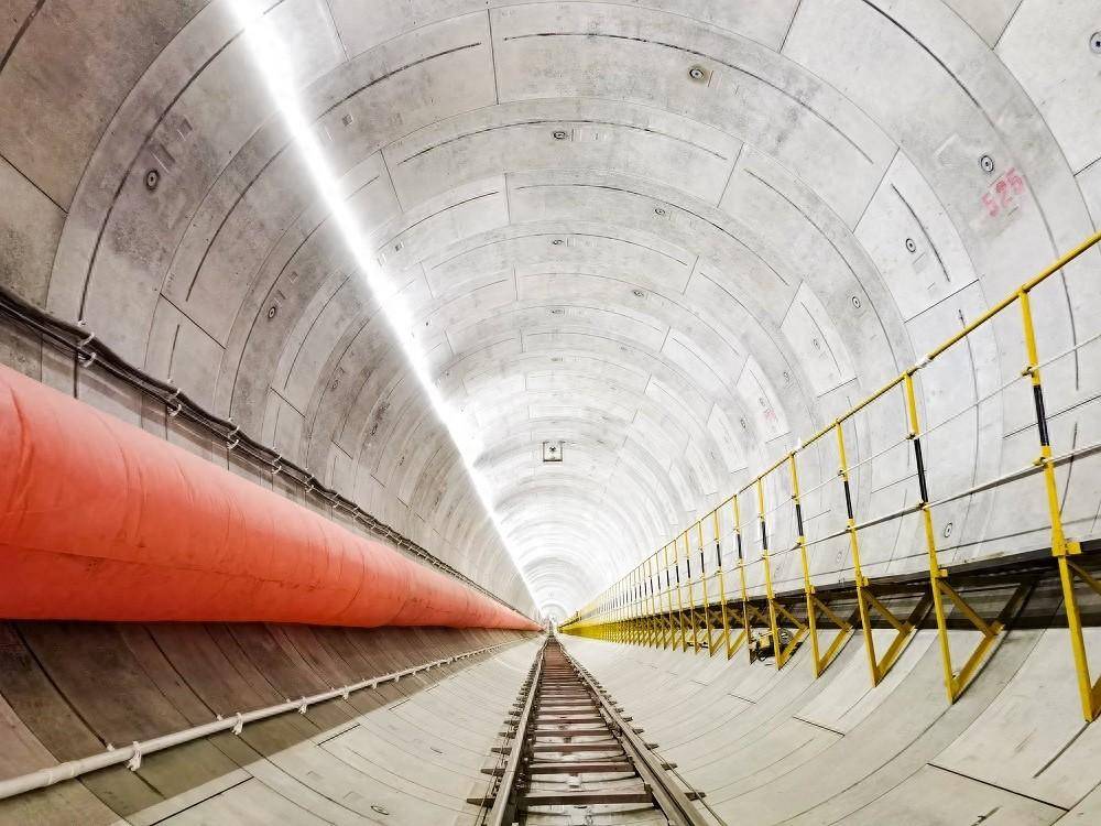 上海地铁纪翟路站—红卫河中间风井区间下行线顺利贯通_管片_隧道
