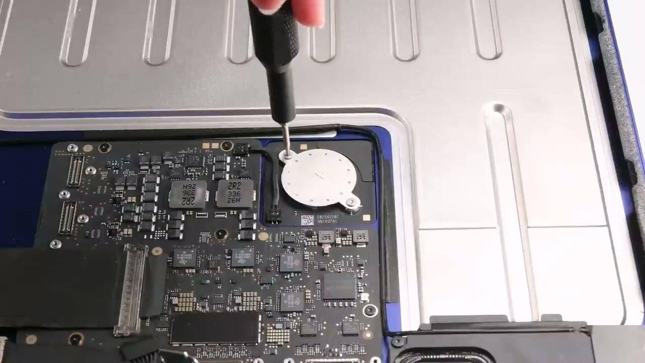 iFixit拆解苹果M3 iMac：内部设计未见明显变动、减少1枚纽扣电池