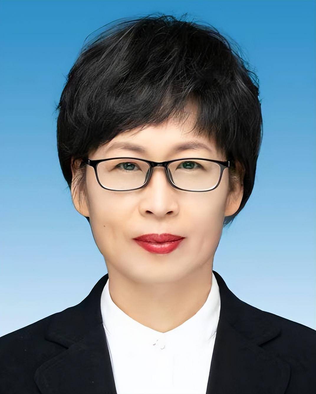 曾任乌海市人事局纪检组长,乌海市政府副秘书长,办公厅党组成员,乌海