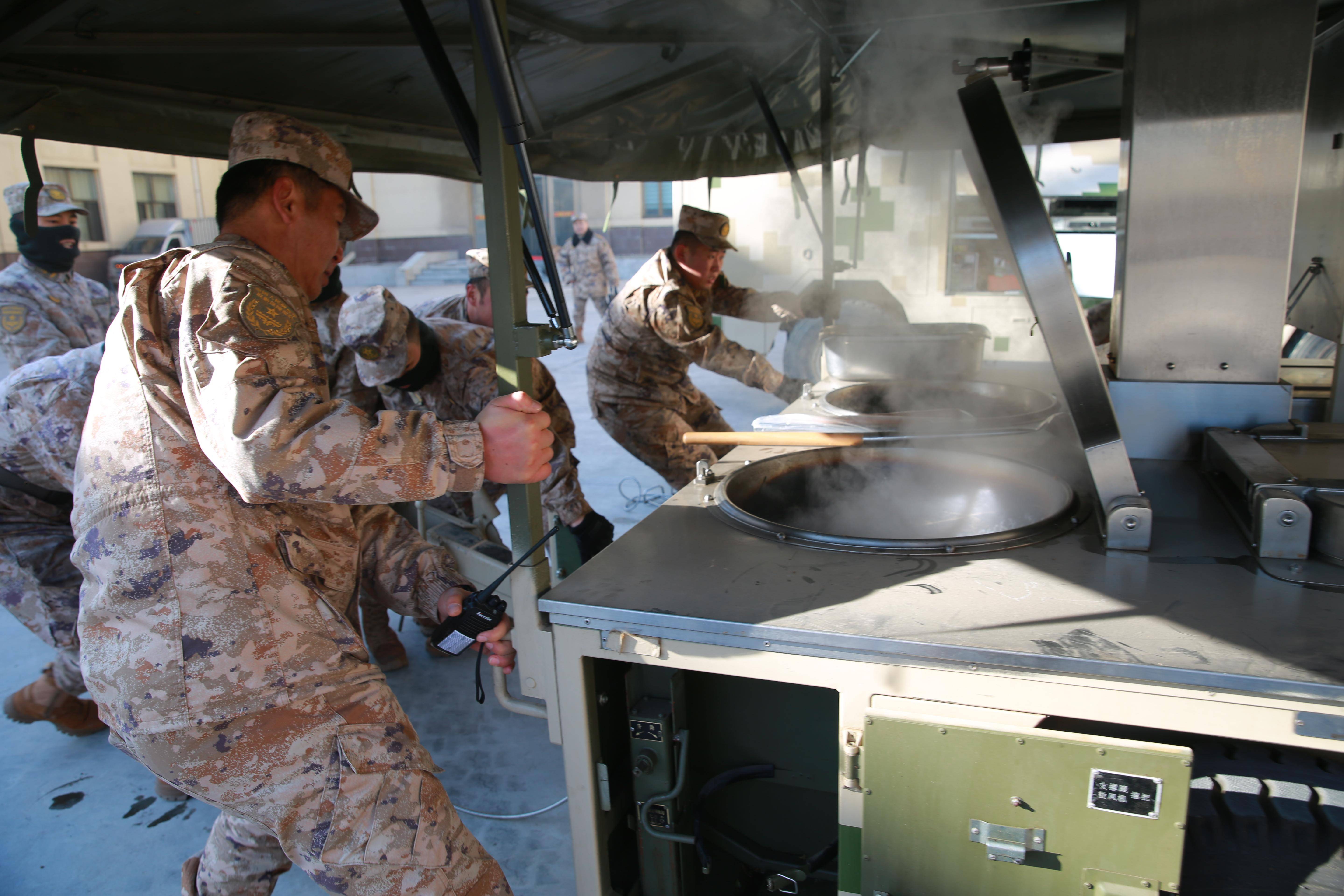 (图文互动)依令出征!联勤保障部队官兵全力投入抗震救灾行动