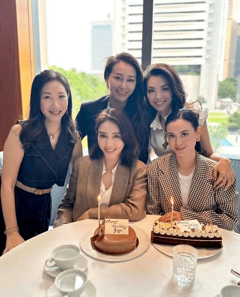 黎姿罕晒老公全家福:退圈15年,一代女神活成了这样?_弟弟_豪宅_片场