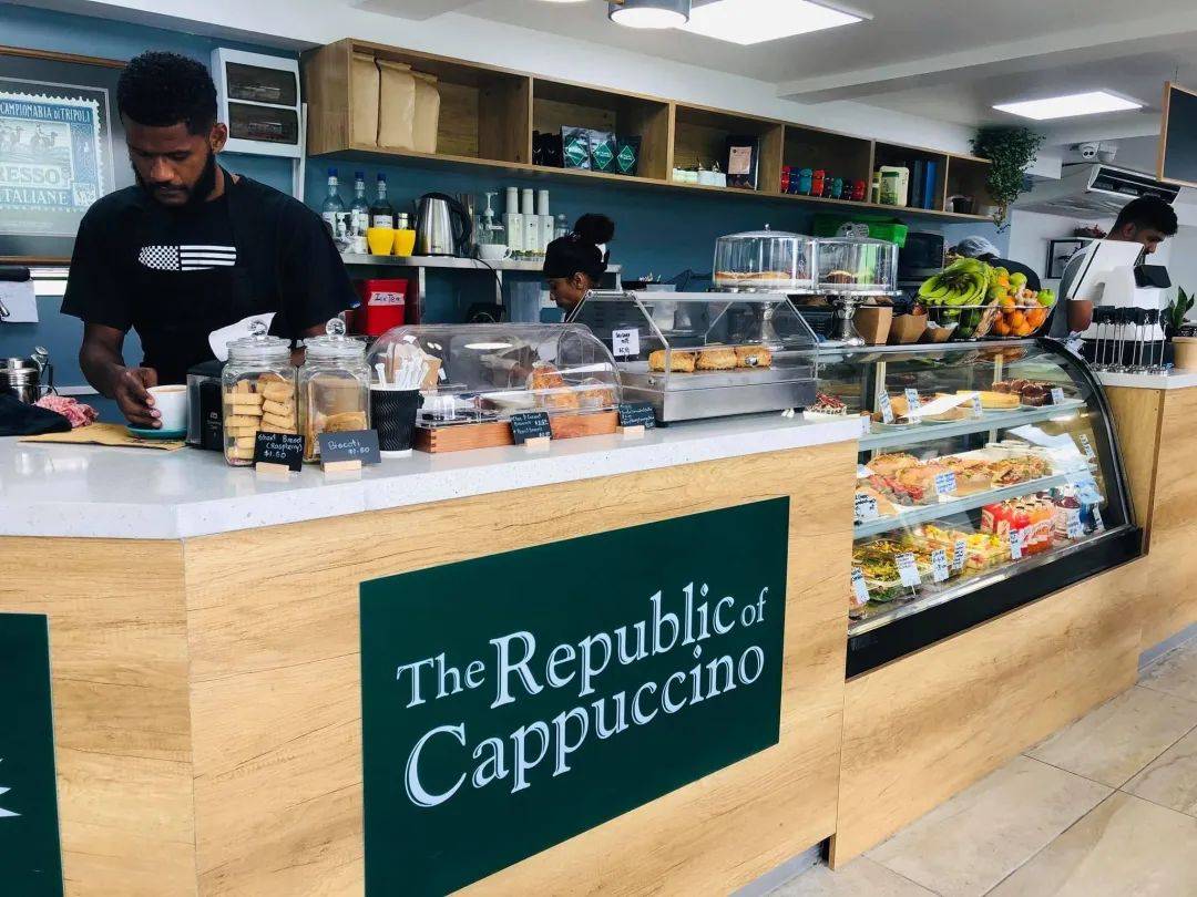 卡布奇诺共和国,又被称为"roc",1998 年在斐济首都苏瓦市开业,迅速