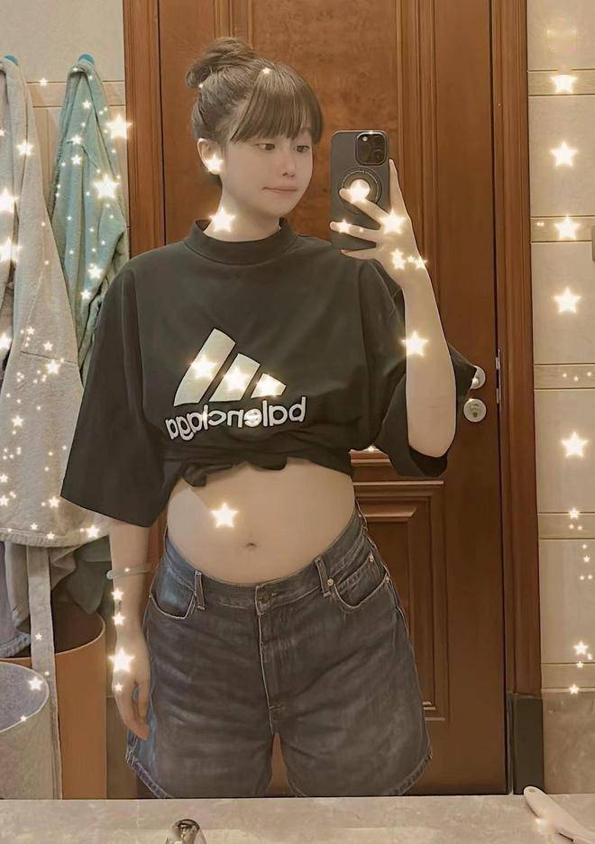 赵本山一家对孩子的到来充满了期待和紧张.