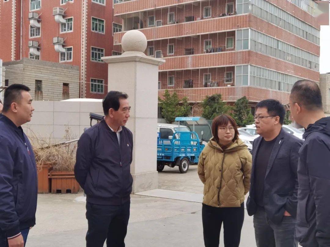 晋江市领导到金井镇调度重点项目,开展现场办公,安全生产和食品安全