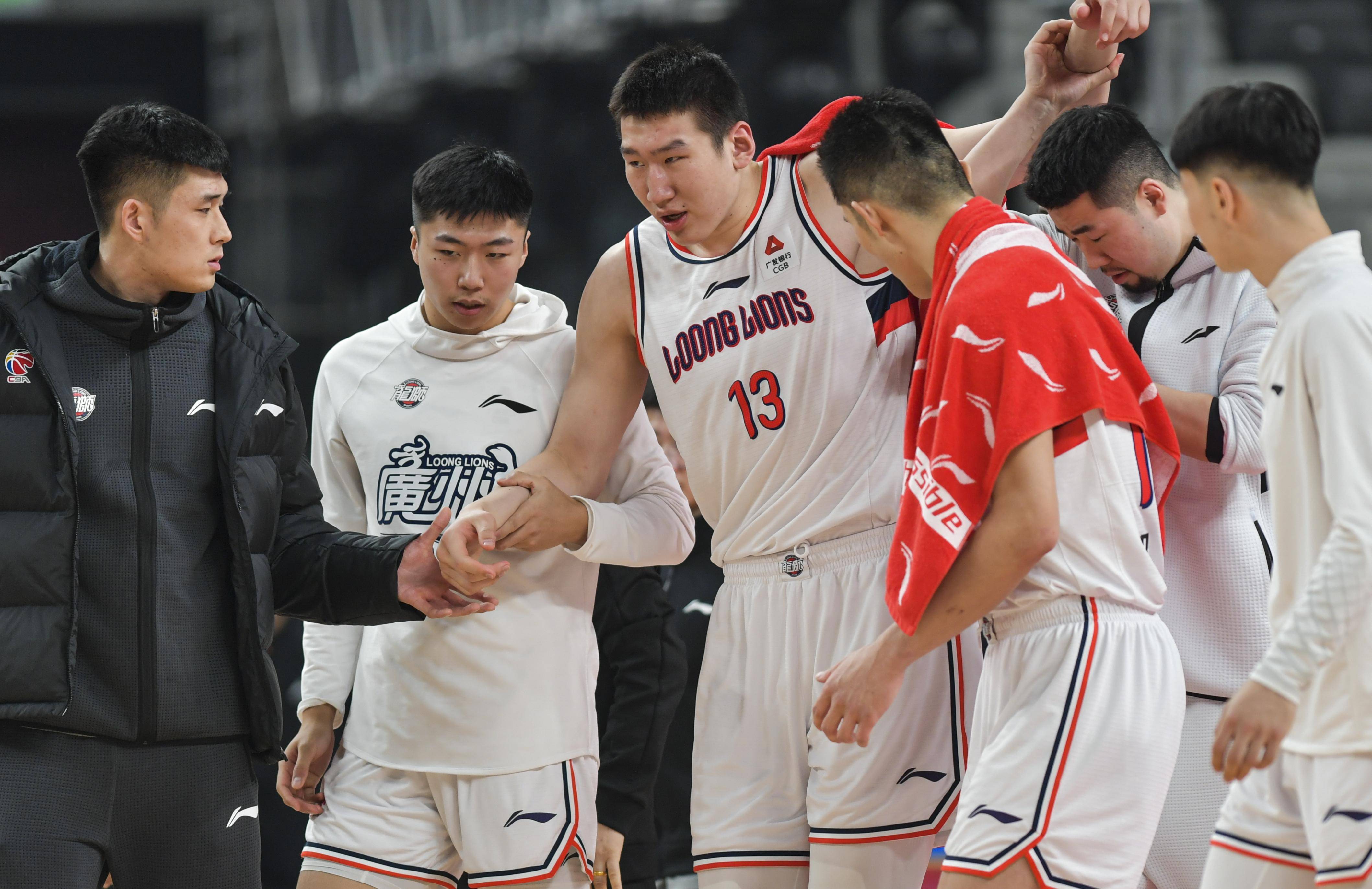 (体育)篮球——cba常规赛:新疆伊力特胜广州龙狮