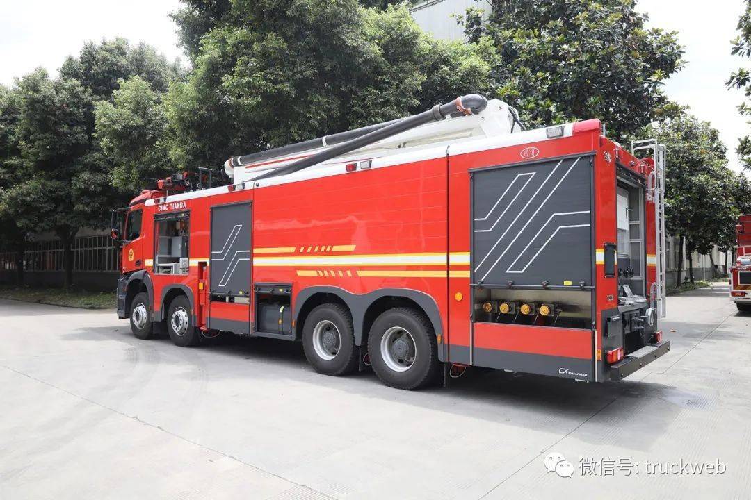 梅赛德斯-奔驰arocs消防底盘双车联用 石化b类cafs消防车火场显身手