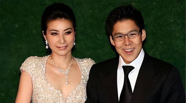 霍启刚:因失去3千亿继承权,遭前任抛弃,郭晶晶为啥甘愿接受他_爱情