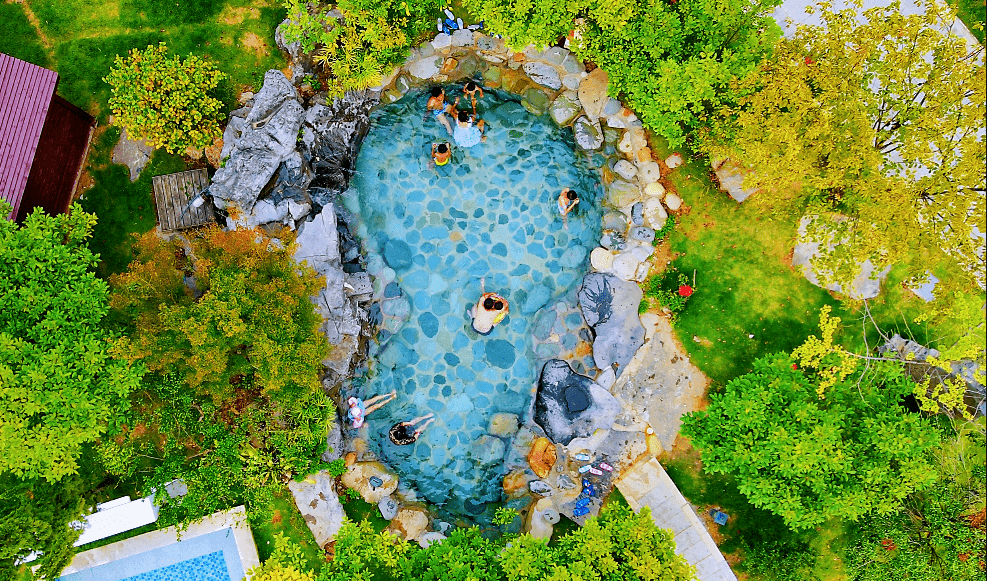 这几年,石阡县的温泉旅游正以低碳环保,疗养保健等特点成为行业"新宠"