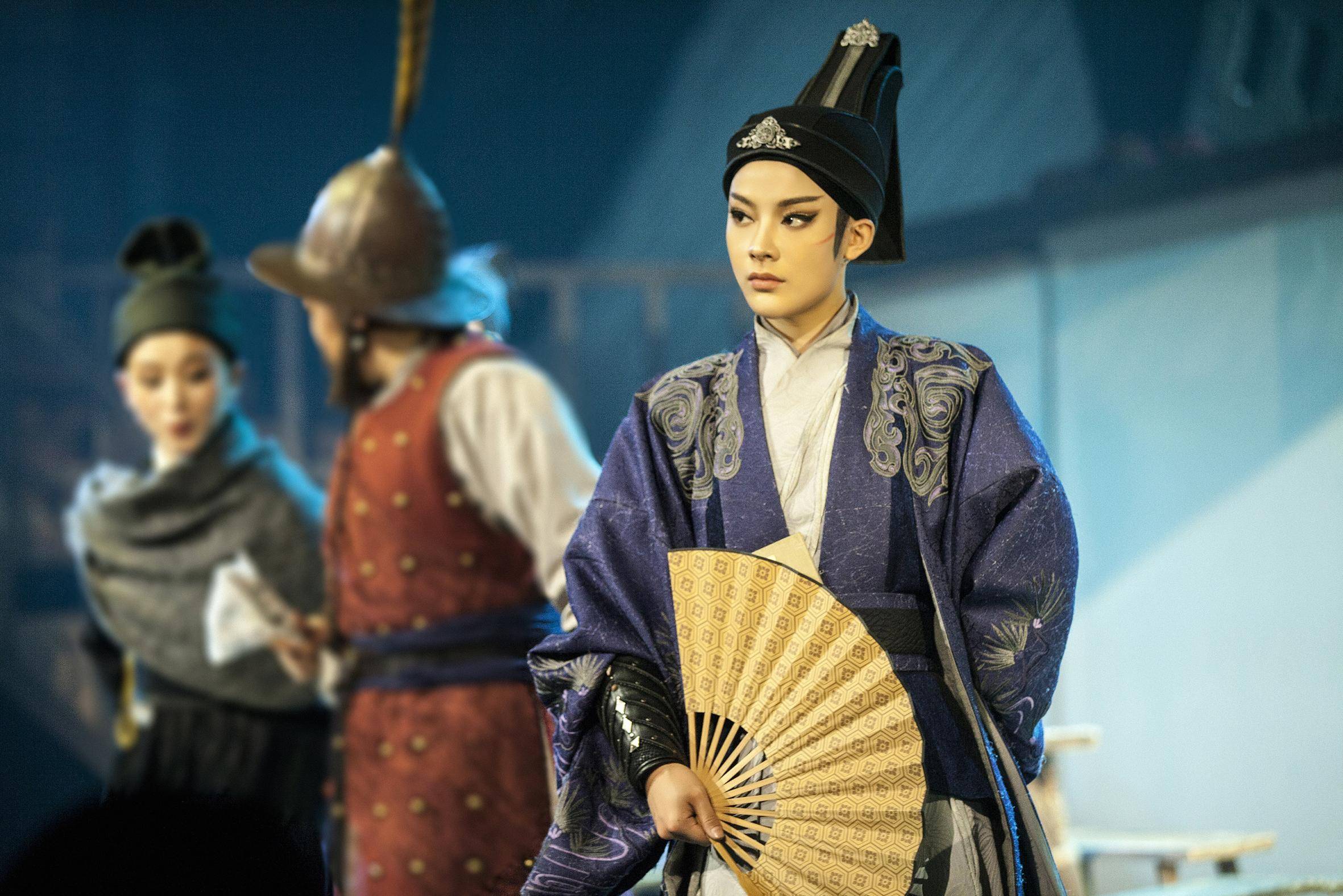 陈丽君:把青春的越剧演给更多人看_观众_戏曲_动作