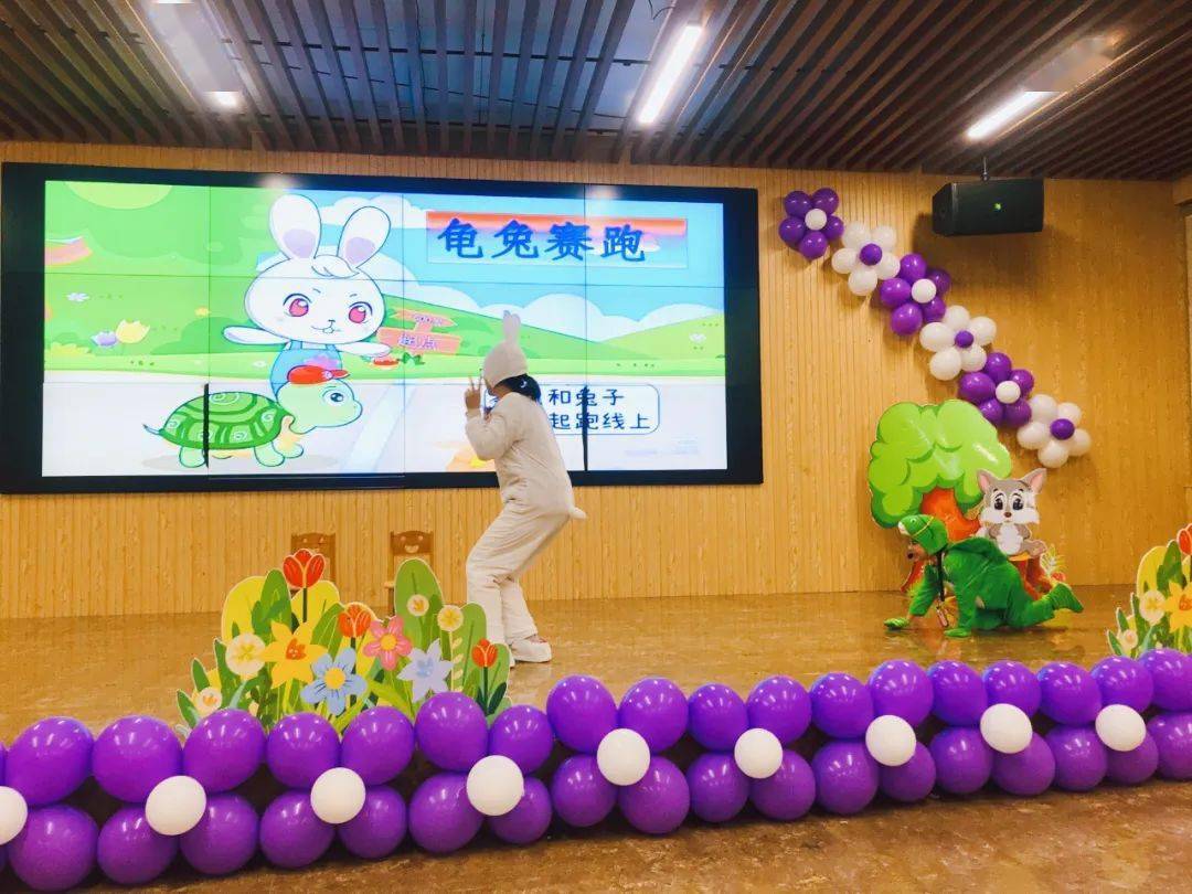 大二班梁筱晗家庭《猜猜我有多爱你》大二班张经宇家庭《狐狸种菜》大