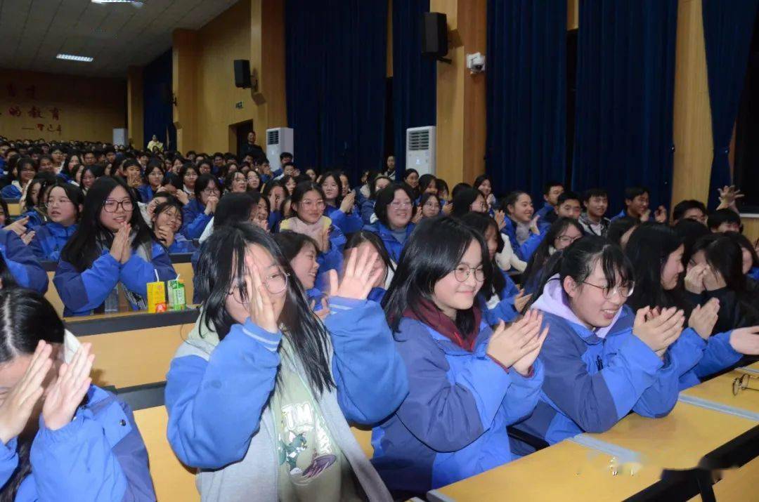 【精彩艺术节(四】淮阳中学高二年级举行"书韵飘香"