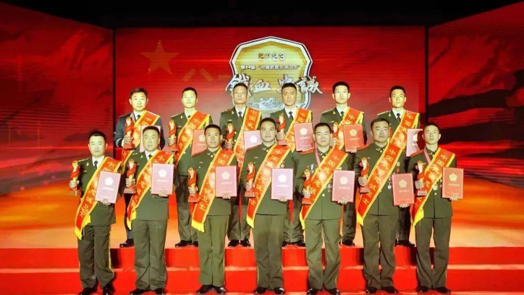 致敬忠诚!"中国武警十大忠诚卫士"扎巴载誉归来