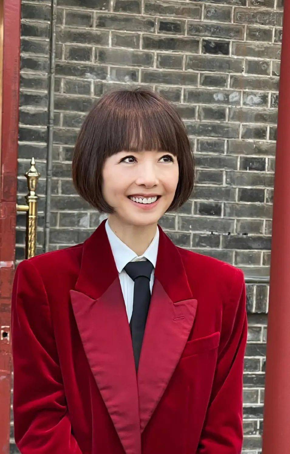 朱一龙被经纪人控制?沙溢取代沈腾?胡一天糊了?_俩人