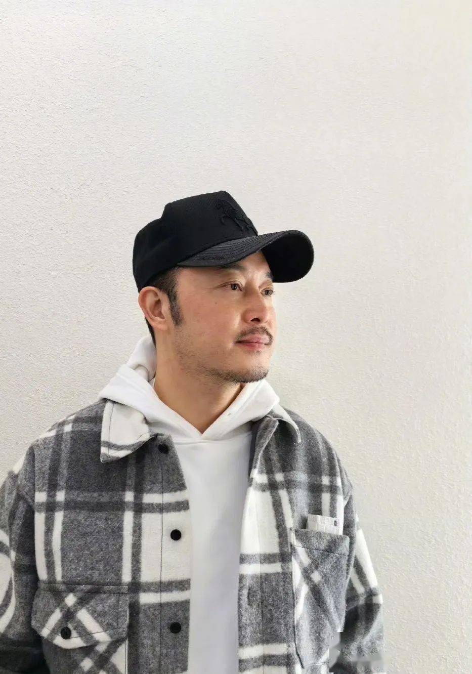 朱一龙被经纪人控制?沙溢取代沈腾?胡一天糊了?_俩人