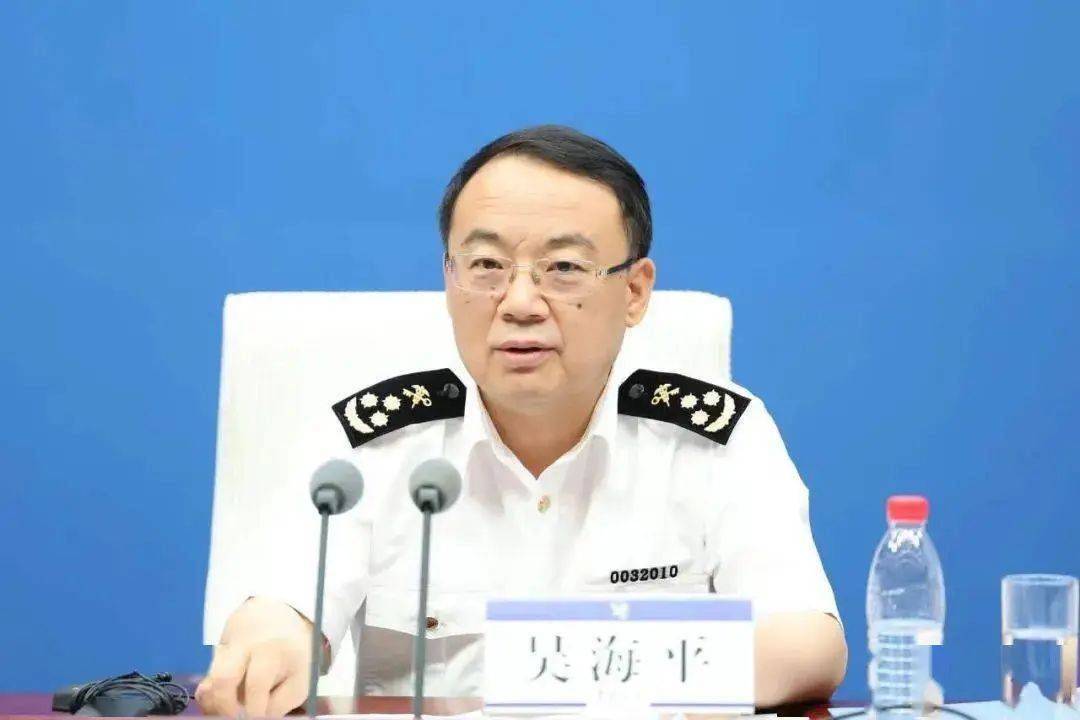 国务院最新任免,8位干部职务调整,他曾任厦门海关关长_陆磊_经济_工作