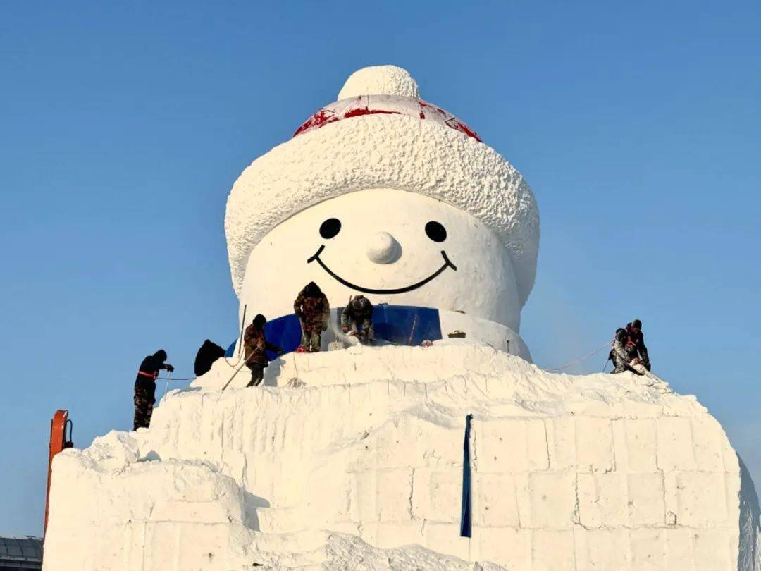 网红雪雕贺新年,元旦记得来打卡哦!