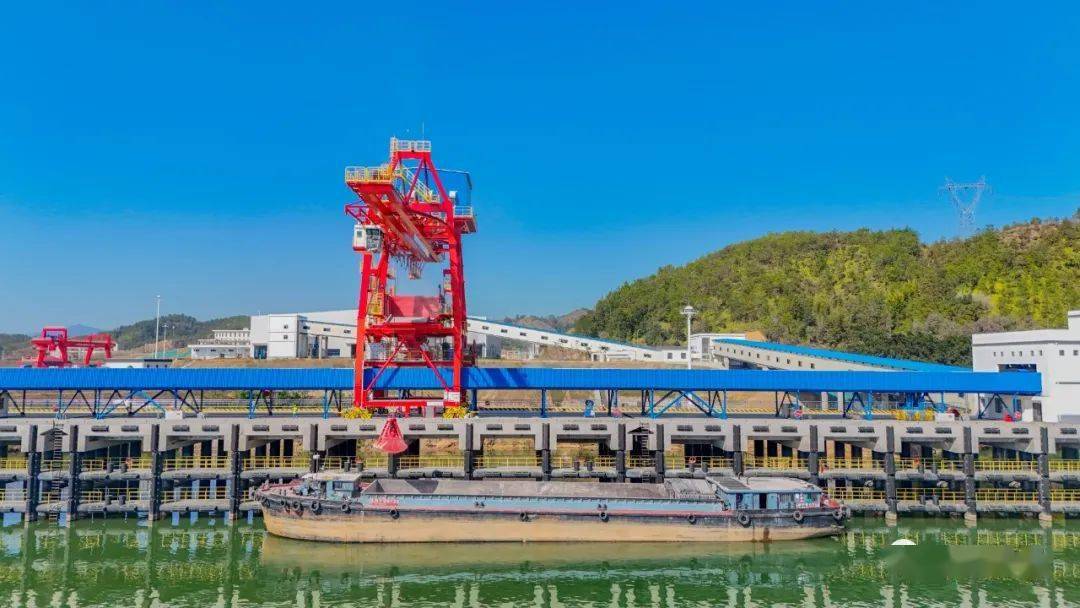 江西赣州千吨级货运码头正式开港!_综合_五云_货船