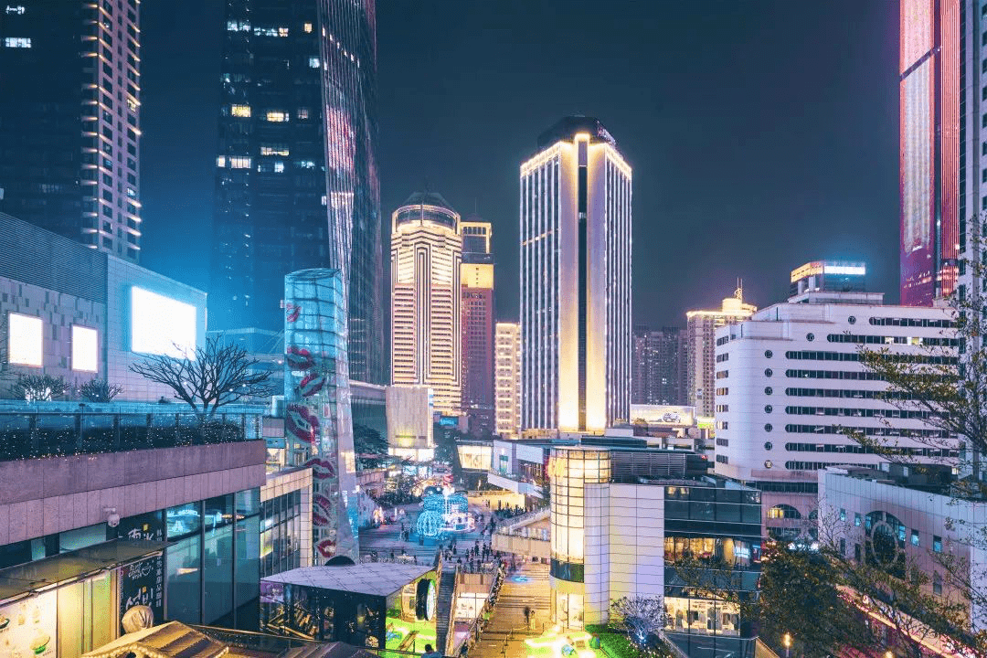 從華強北地標賽格廣場出發,途徑深圳座標原點——上海賓館,路過科技與