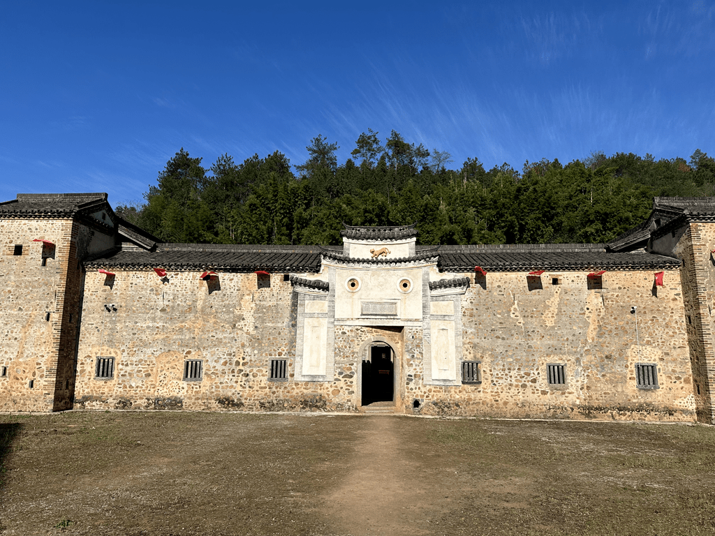 定南围屋里的"客家史"_明远_炮楼_围内