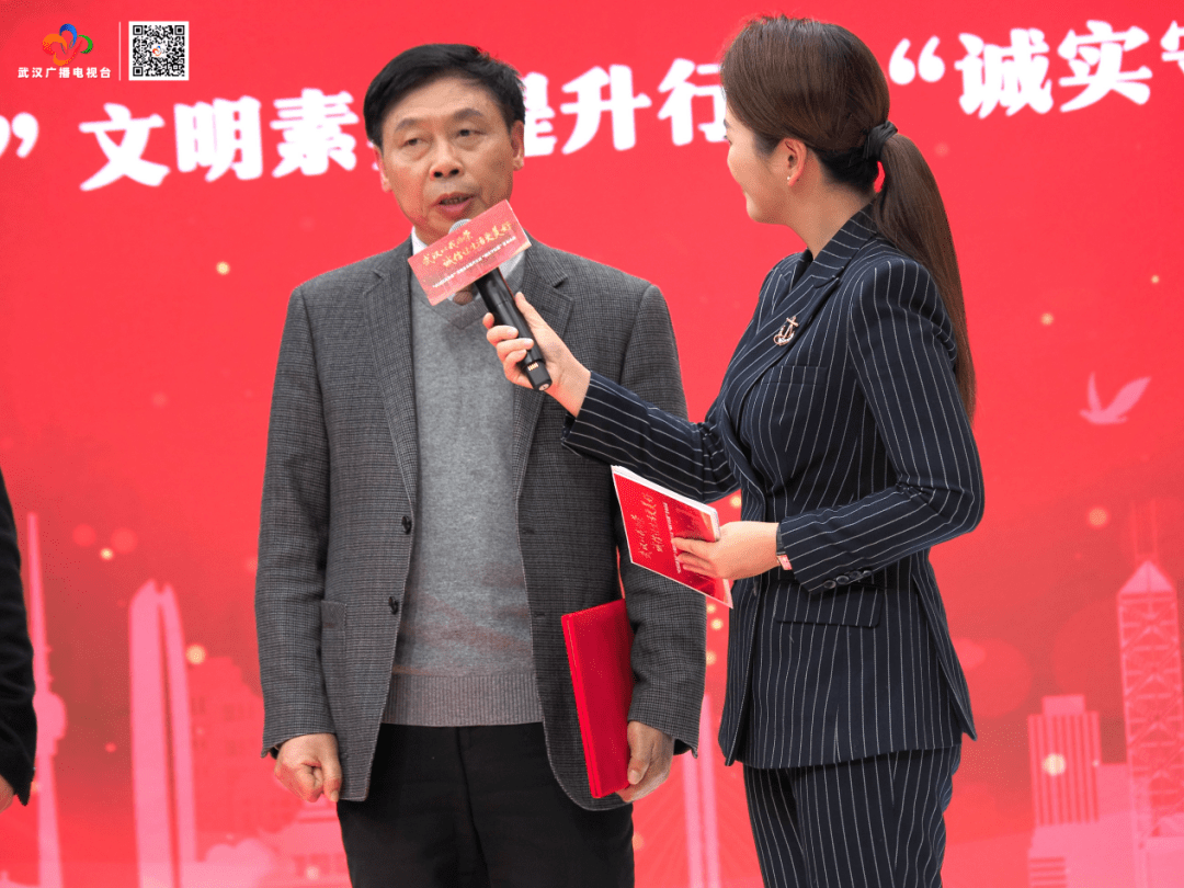 武汉市汉铁高级中学校长毛晓峰分享开展诚信教育的经验活动现场,发布"