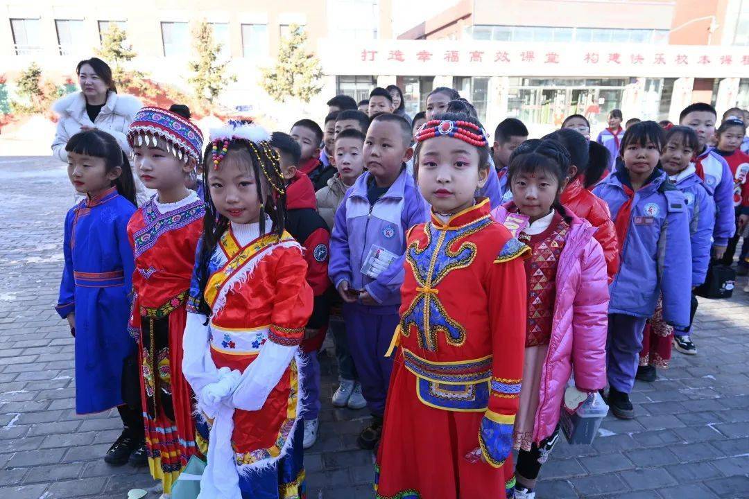 【双减趣味评估篇】东胜区福兴小学:福娃勇闯龙门阵 集福畅游民俗街