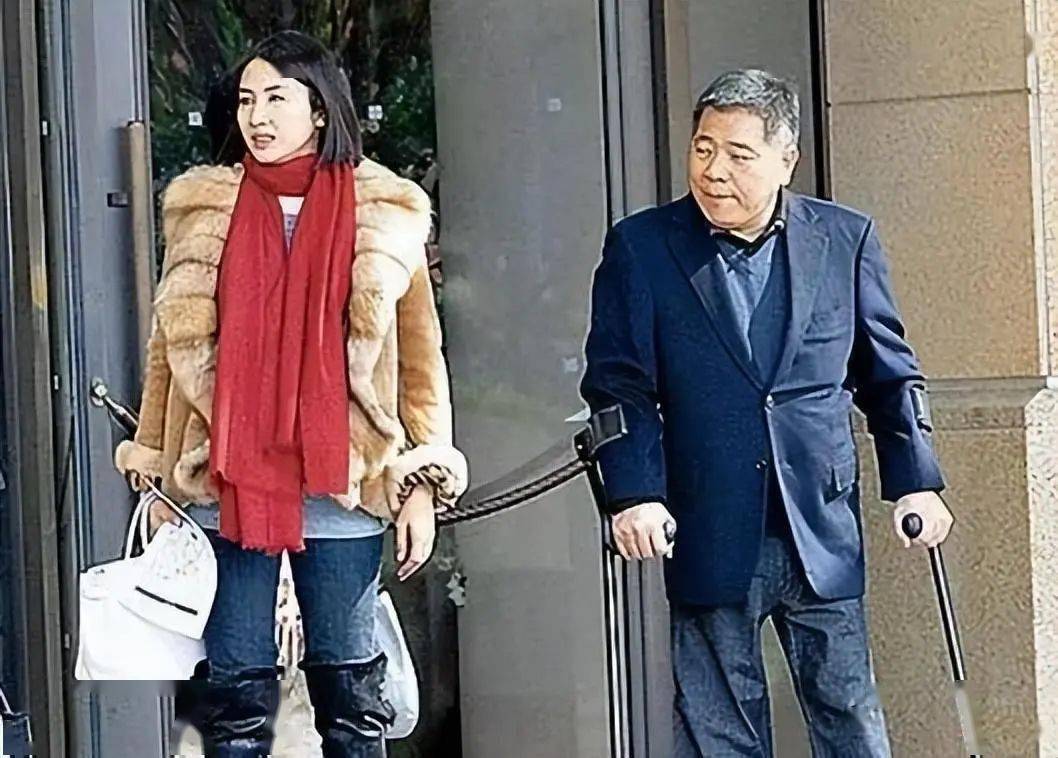 黎姿,从小生活在电影世家,她的祖父黎民伟和奶奶林楚楚都是香港电影