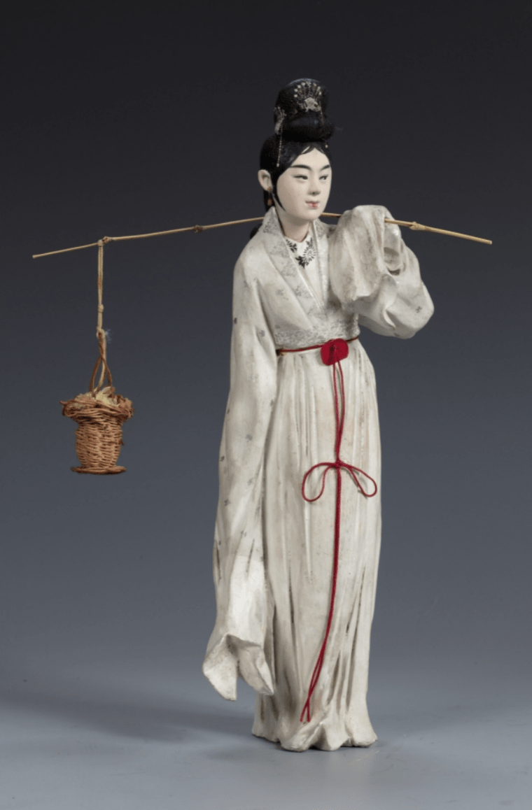 第二代张玉亭擅于捕捉住人物刹那间的动态,并着重刻划其内在性格.