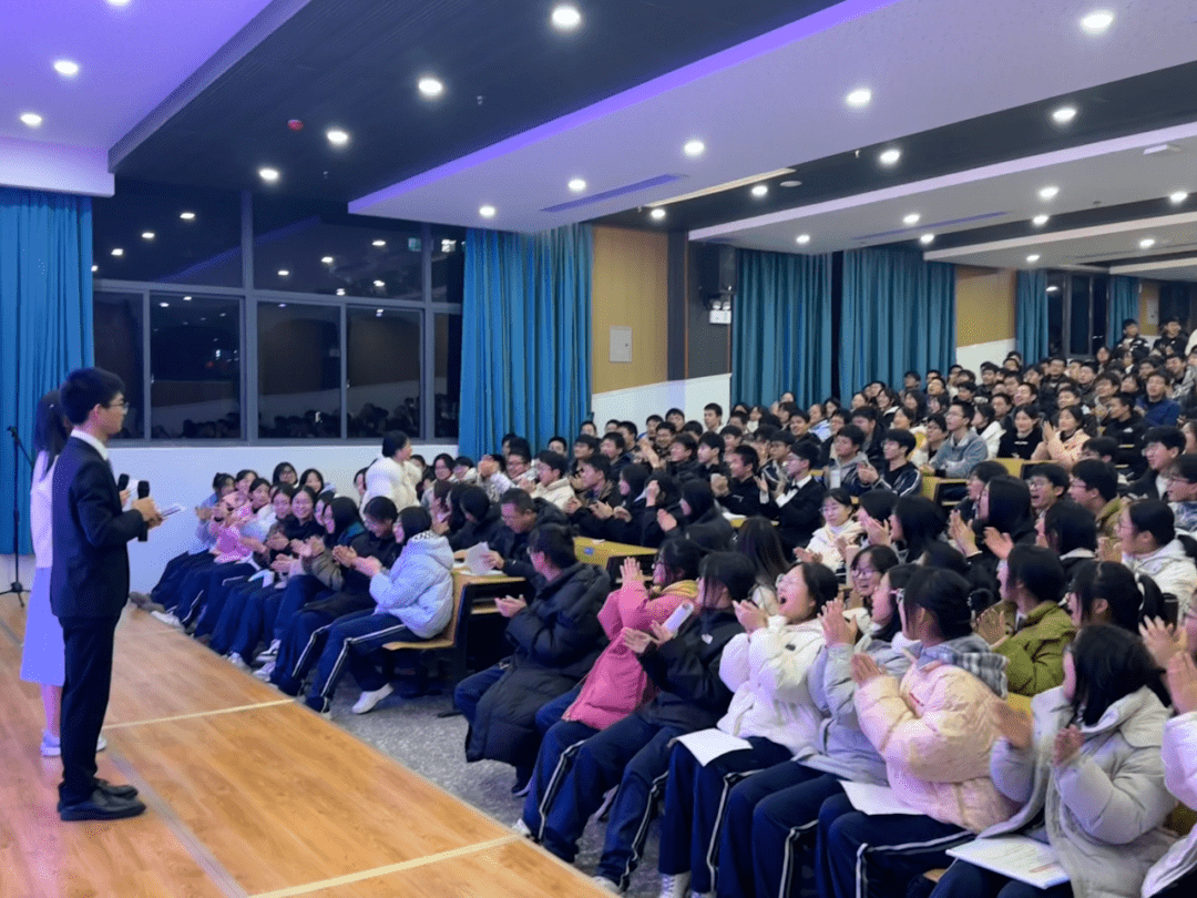 還有樂器演奏,英語話劇,通過美育教育,學生可以接觸到不同形式的藝術