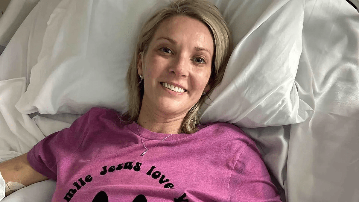 美国母亲经历四次截肢手术后,庆幸自己还活着,微笑面对人生_辛达