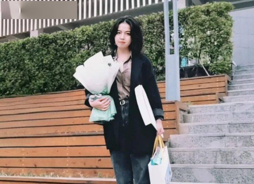 "数学老师王佳慧【座右铭】潼之一字,似水温柔而自由,立于世间,脚踏实