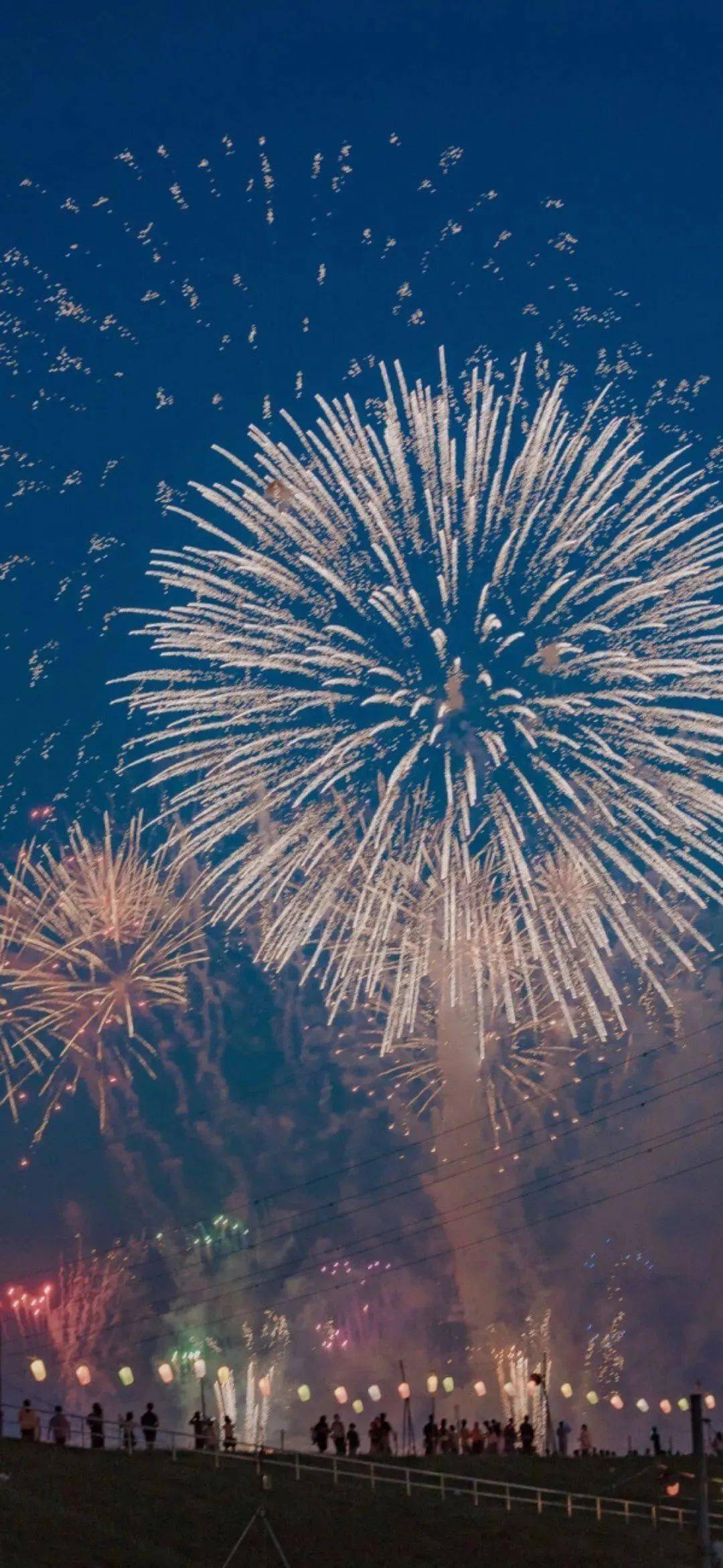 壁纸丨氛围感新年烟花壁纸