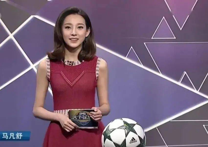 穿泳装上台走秀,泳裤突然滑落走光,全场一片惊呼哄闹_马凡舒_比赛