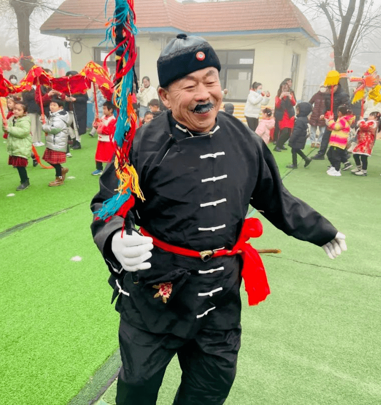 【精彩瞬间】捏面人,做糖画,跑旱船,萌娃游园庆元旦_红岛街道_幼儿园